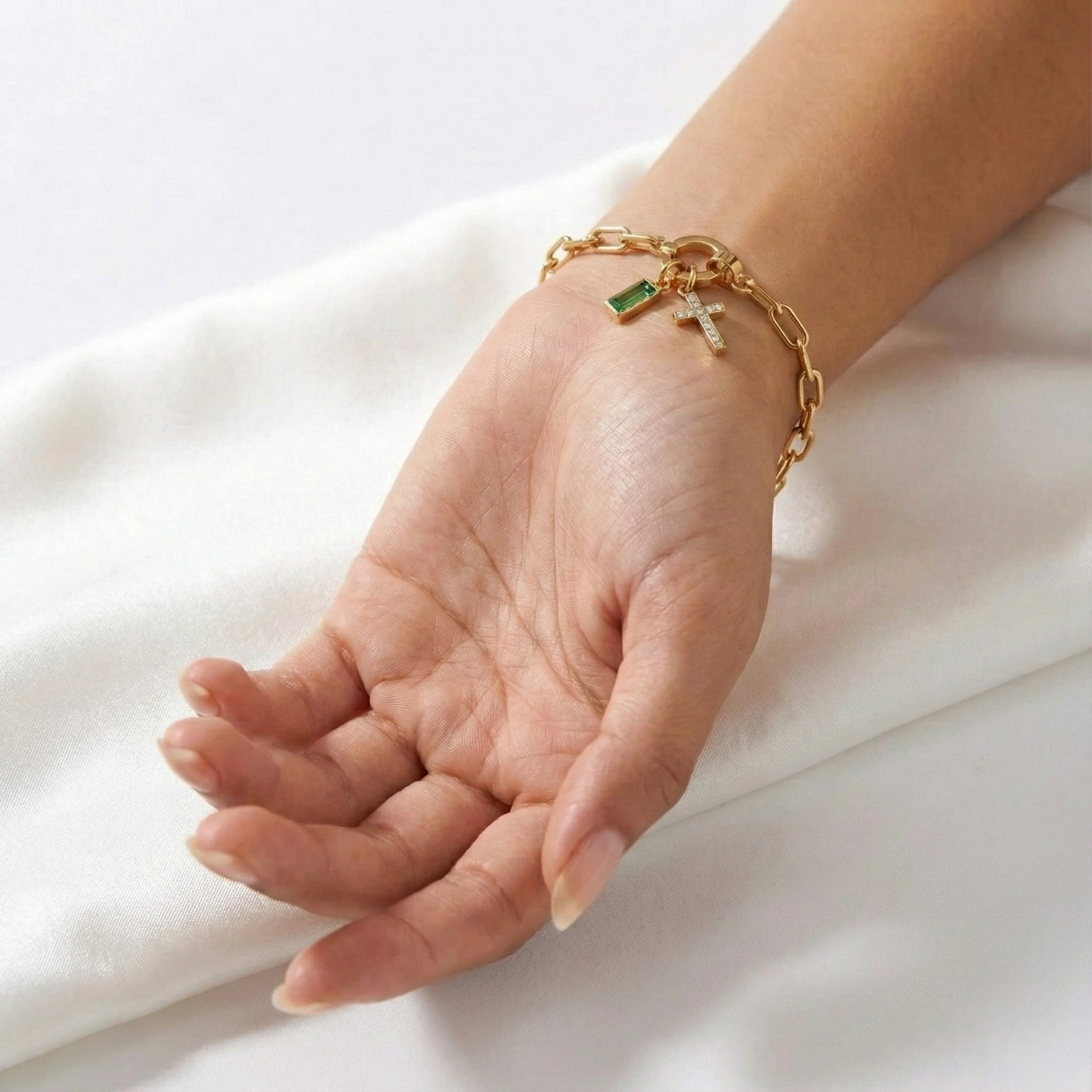 Pulseira AX Papel clipe com Charme de Cruz e Pedra do Mês